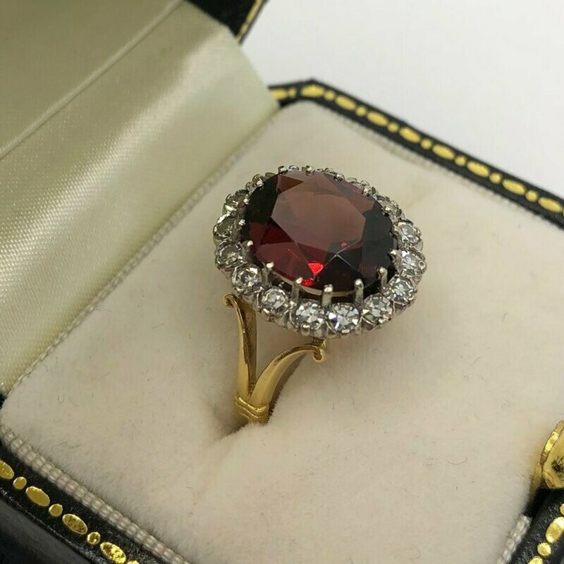 Late Victorian lovely quality garnet ring surrounded by 16 brilliant cut diamonds in 18ct yellow and white gold