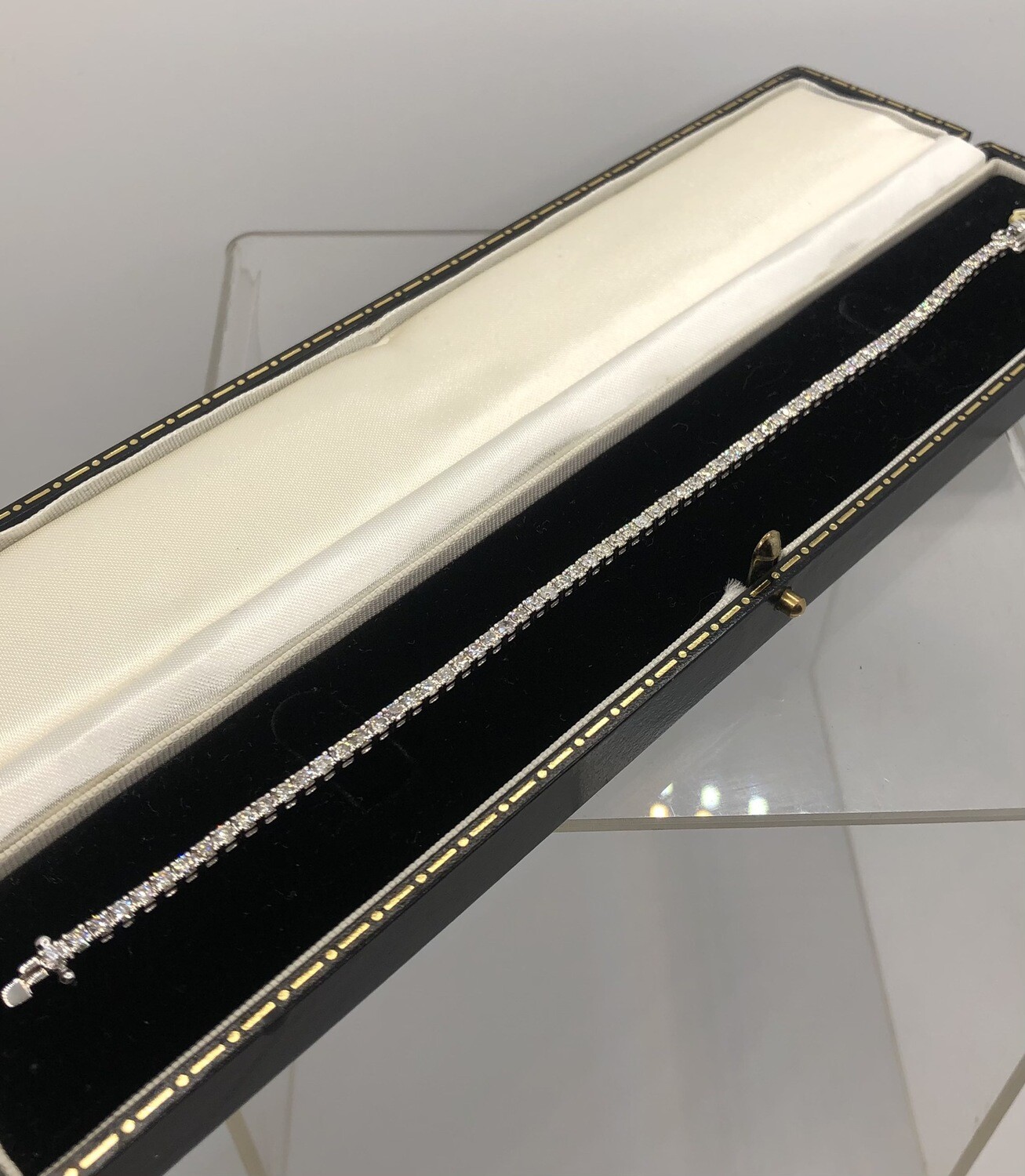 1.40ct Brilliant Cut Diamond Tennis Bracelet In 18ct White Gold
