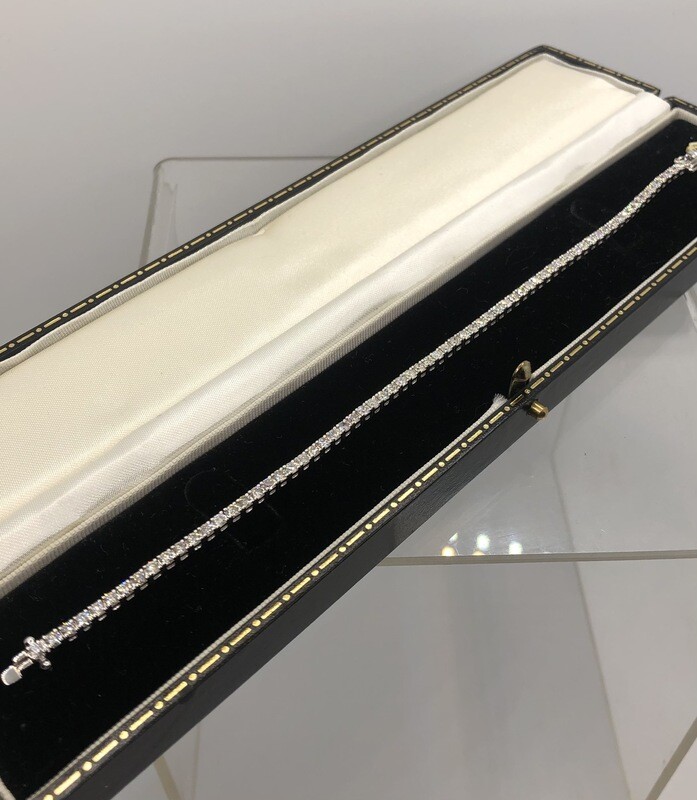 1.40ct Brilliant Cut Diamond Tennis Bracelet In 18ct White Gold