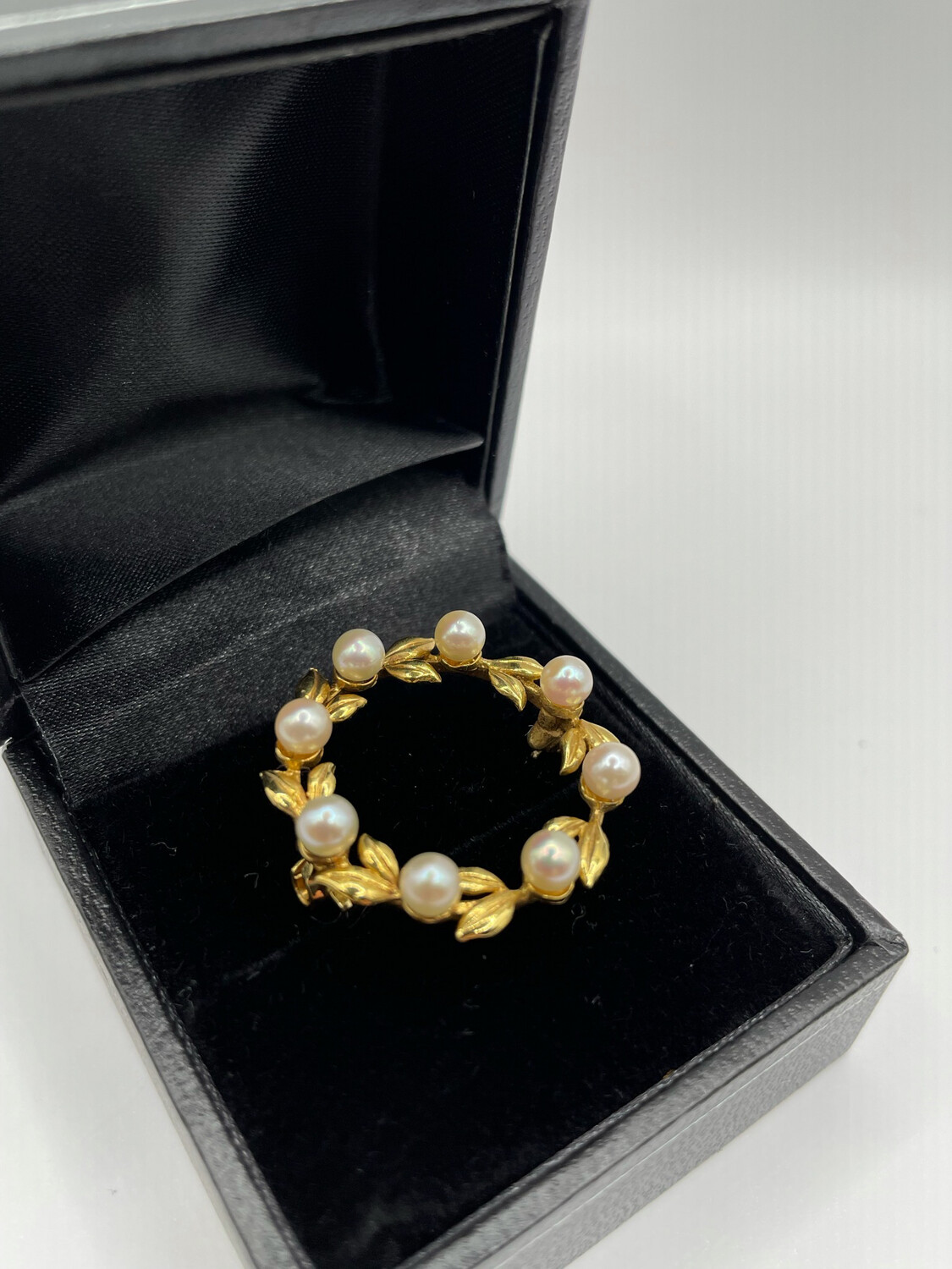 9ct Yellow Gold And Cultured Pearl Wreath Brooch