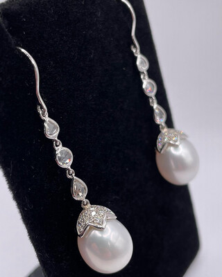 18ct Rose Diamond Drop Earrings With Freshwater Pearls 5cm In Length