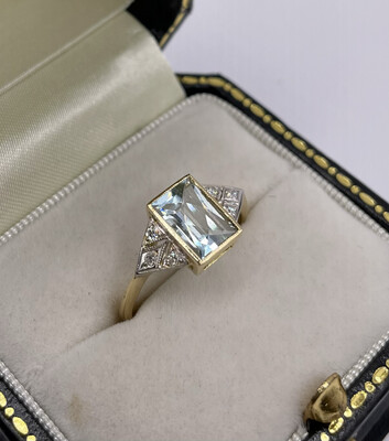 18ct Aquamarine And Diamond Ring.