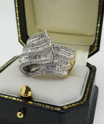 C.1970 9ct Gold Twirl Ring With Baguette And Brilliant Cut Diamonds.