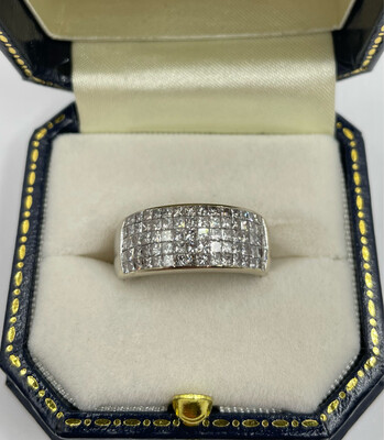 Pre Loved Princess Cut Diamond Band Ring In 18ct White Gold.