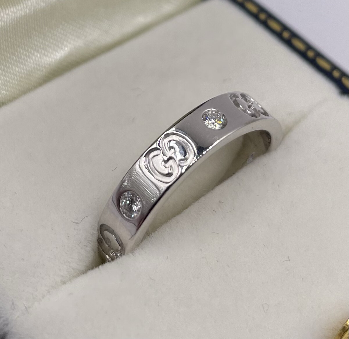Gucci Icon Diamond Ring In 18ct White Gold