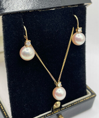 Tiffany Style Akoya Pearl And Diamond Earring And Pendant Set. 9ct Yellow Gold