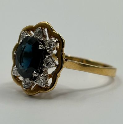 Vintage 18ct Yellow Gold Oval Sapphire And Diamond Cluster Ring