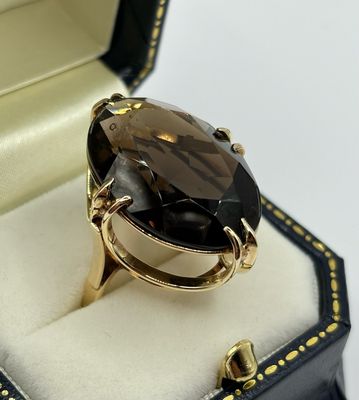 Vintage 1973 London Oval Smokey Quartz 9ct Yellow Gold Cocktail Ring.