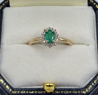 Preloved 9ct Gold Emerald And Diamond Oval Cluster Ring