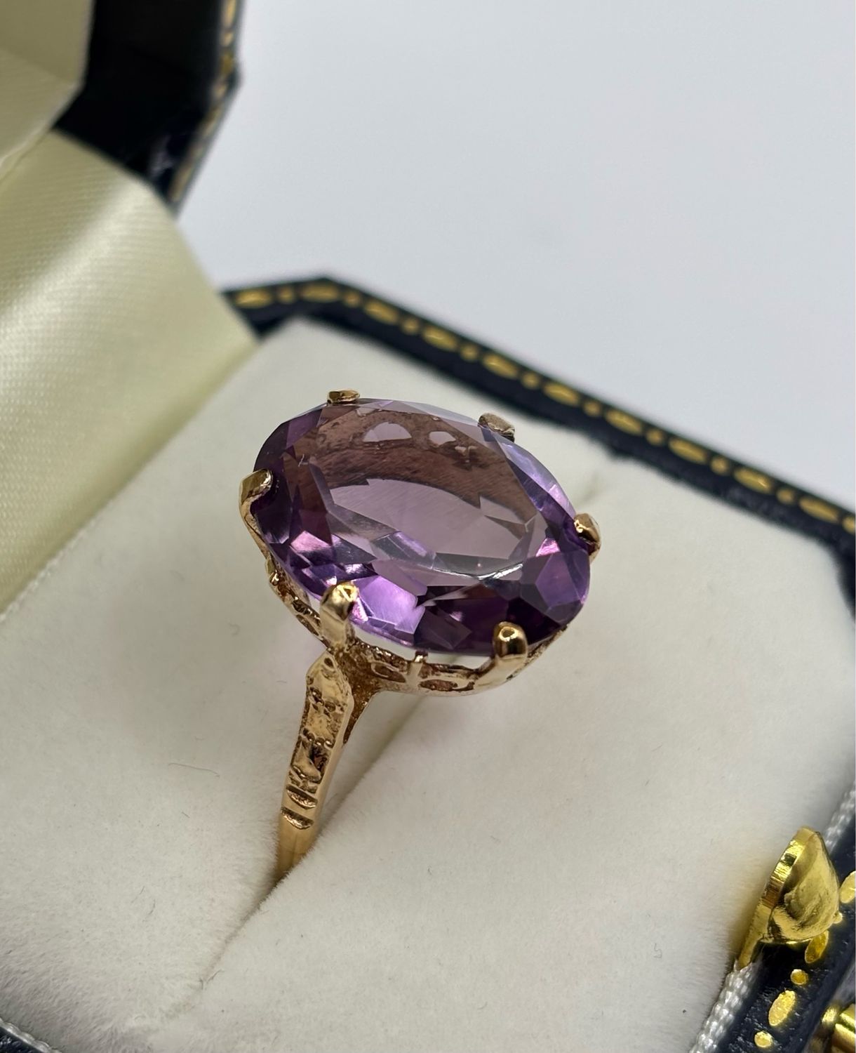 9ct Yellow Gold Oval Amethyst Ring