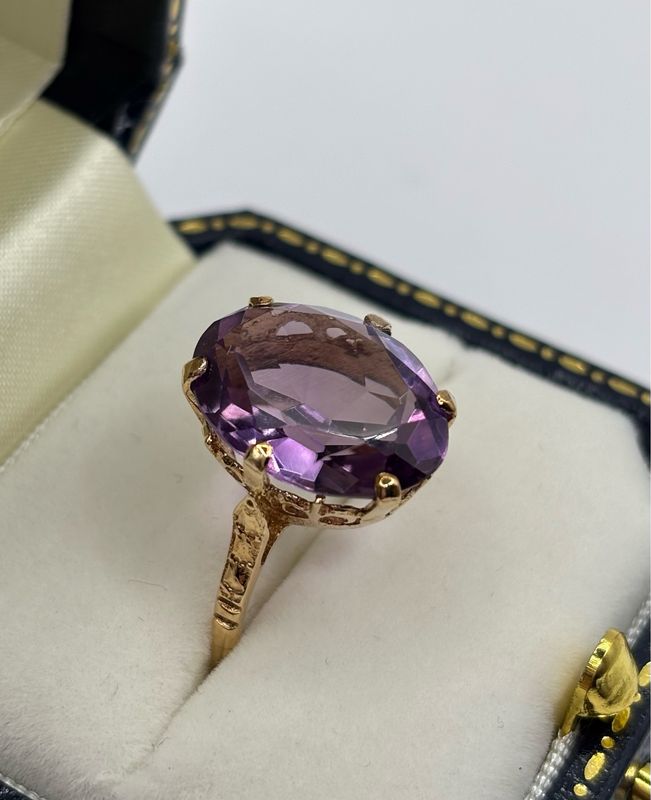 9ct Yellow Gold Oval Amethyst Ring