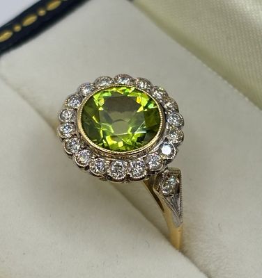 Vintage 1.80ct Peridot And .50ct Diamond 18ct Yellow Gold Ring
