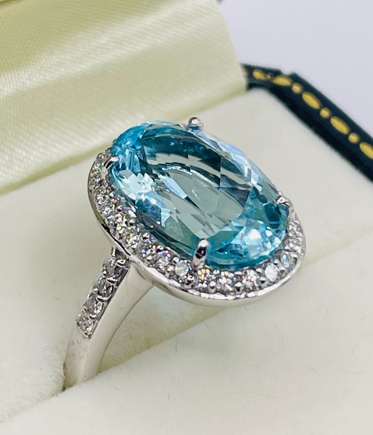 Stunning Oval Blue Topaz And Diamond Modern Ring In 18ct White Gold