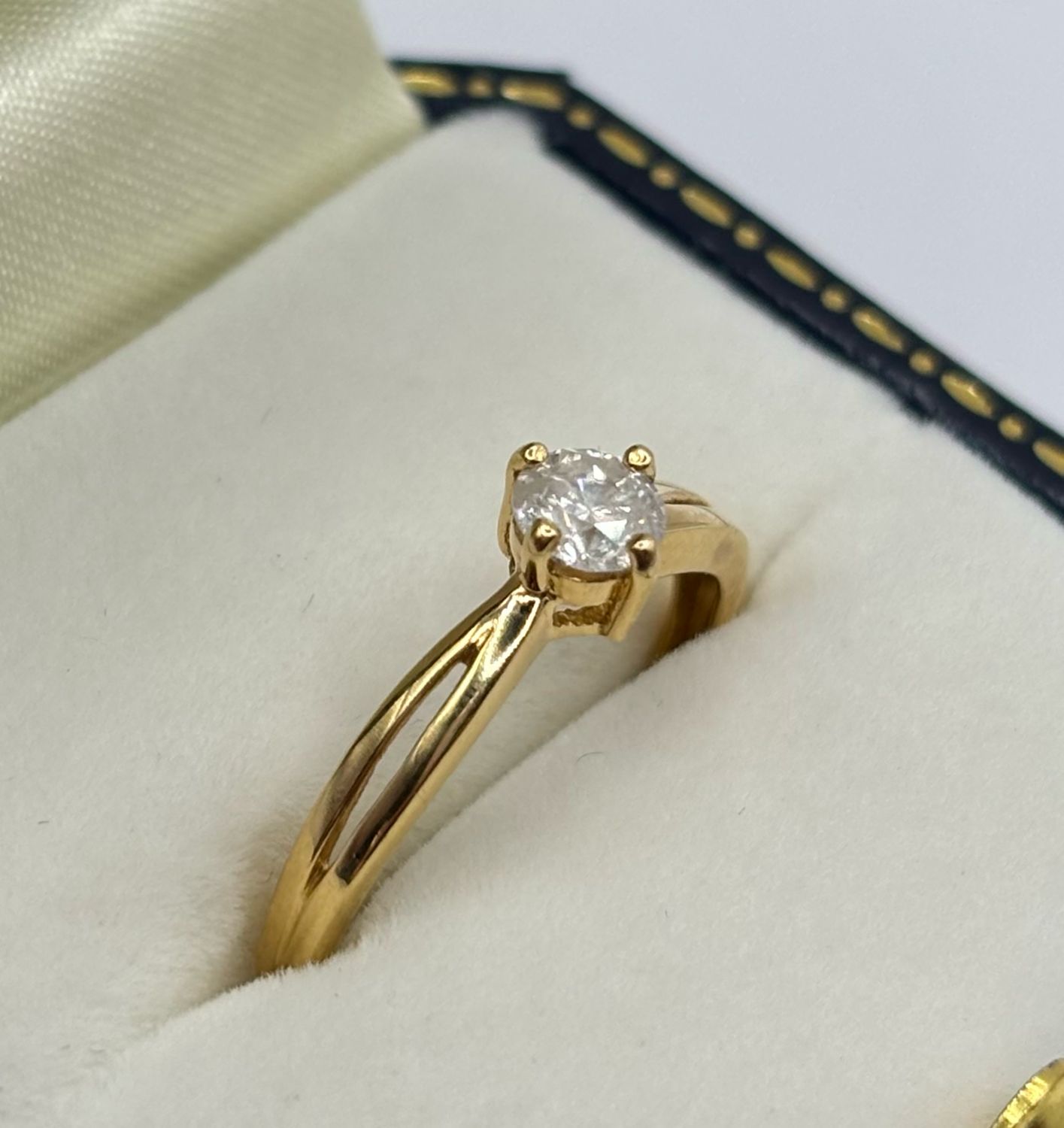 18ct Yellow Gold Contemporary .25ct Solitaire Ring