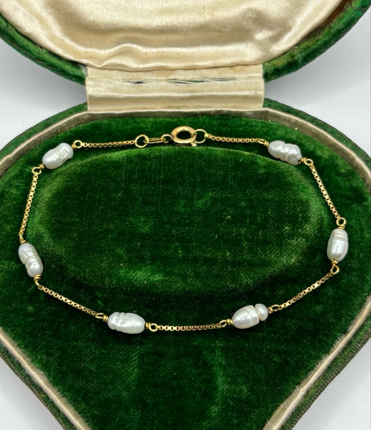 18ct Yellow Gold & Baroque Pearl Bracelet
