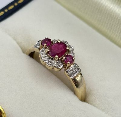 Vintage 9ct Ruby And Diamond Cluster Ring