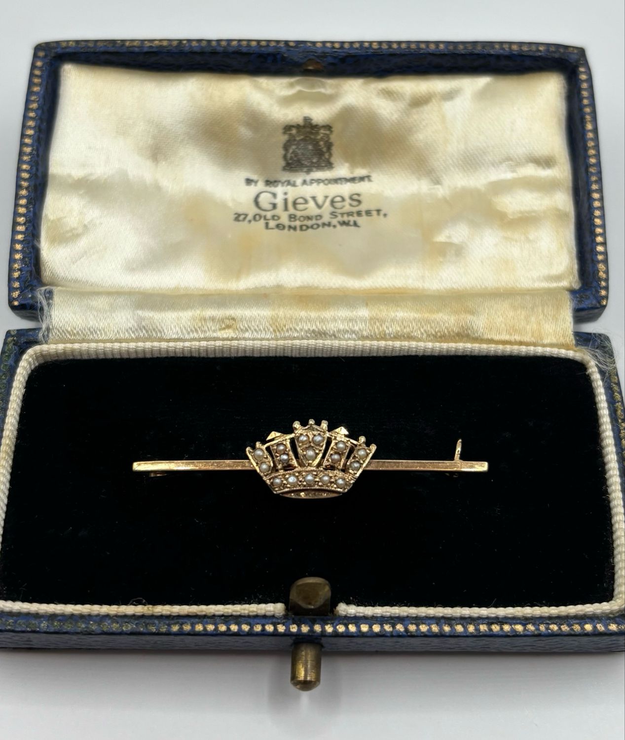 Vintage 9ct Yelllw Gold Brooch With Seed Pearl Crown