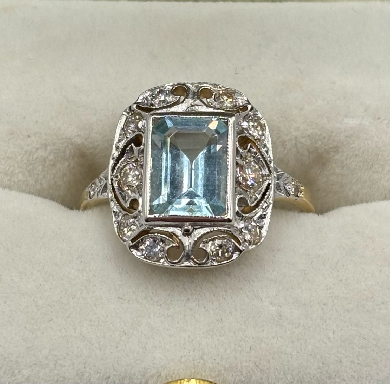 Vintage 15ct Gold Aquamarine & Diamond Open Work Ring