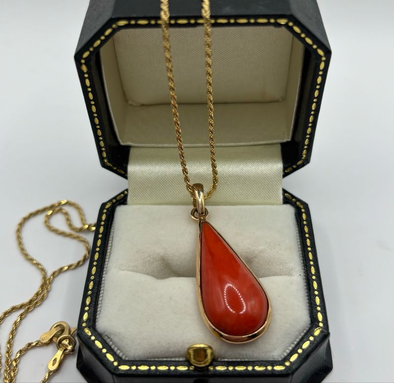 Vintage Natural Coral 15ct Pendant On 18ct Chain
