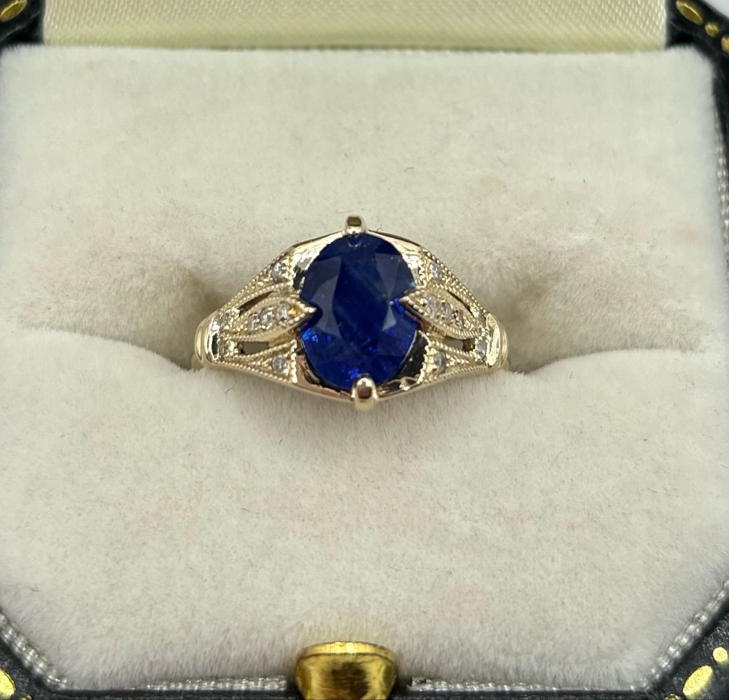 Vintage 18ct Yellow Hold Sapphire And Diamond Ring