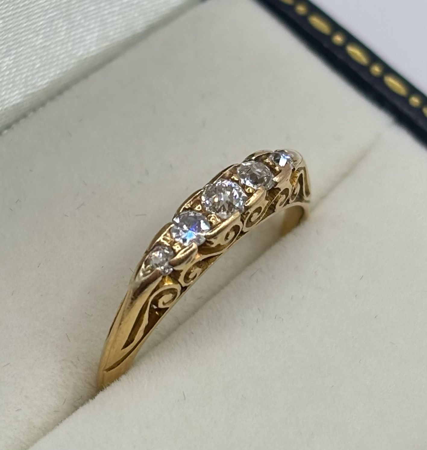 Antique c.1899 18ct Yellow Gold Marquise Ring With Five Graduated Diamonds