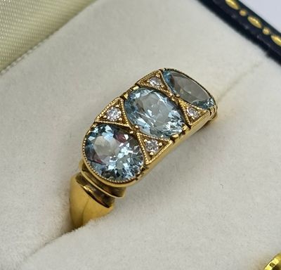 Vintage 18ct Yellow Gold 3 Stone Aquamarine & Diamond Ring C.1980