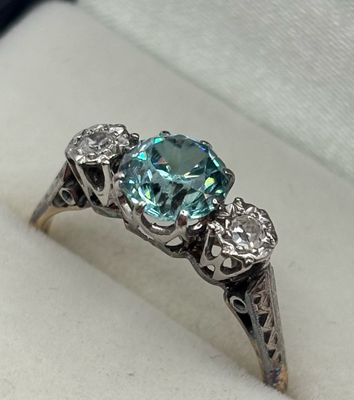 Vintage c.1940 9ct White Gold Ring With Central Blue Topaz & Two Diamonds