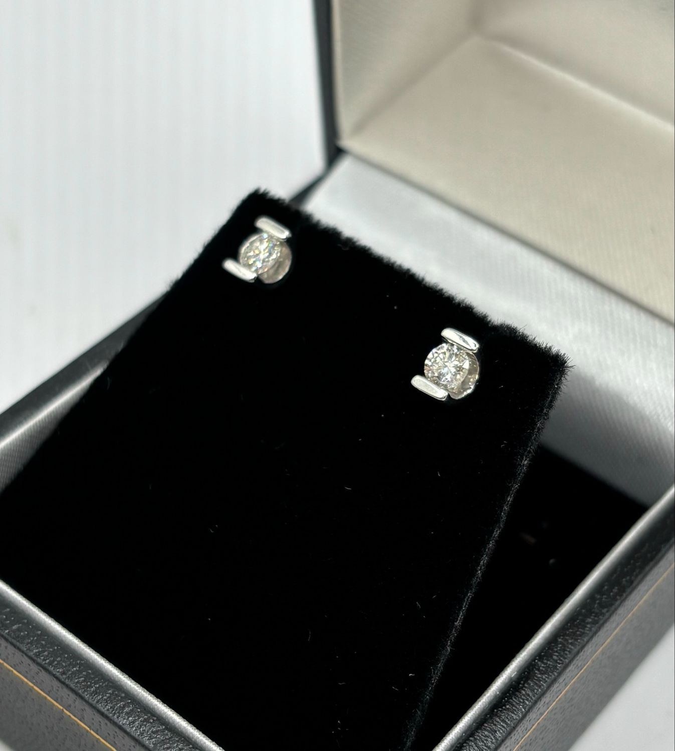 Preloved 9ct White Gold .25ct Diamond Studs In A Tension Setting