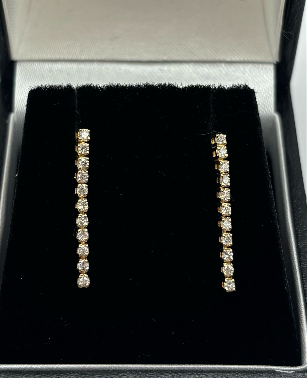 18ct Yellow Gold Line Earrings With 22 Brilliant Cut Diamonds