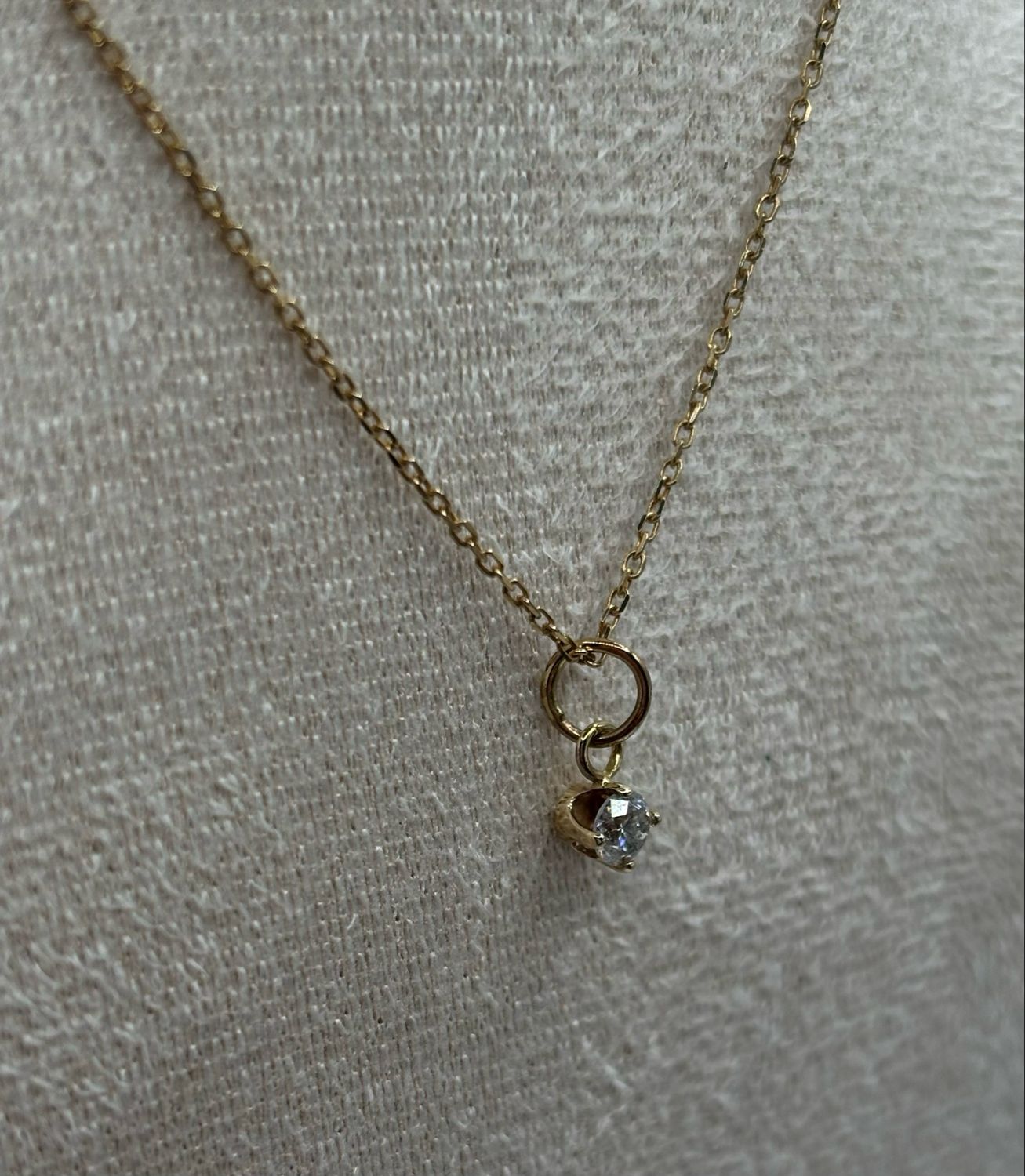 Vintage 9ct Yellow Gold Pendant With Solitaire Diamond Aprox .20ct In A Four Claw Setting Vintage 9ct Yellow Gold Pendant With Solitaire Diamond Aprox .20ct In A Four Claw Setting