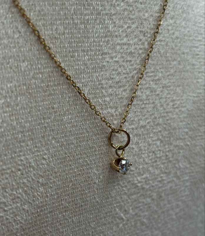 Vintage 9ct Yellow Gold Pendant With Solitaire Diamond Aprox .20ct In A Four Claw Setting