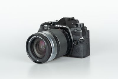 Occ. OM System OM-5 + 14-150mm 4-5.6 II
