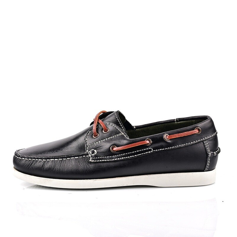 Bateau Noir Avec  Lacet Marron