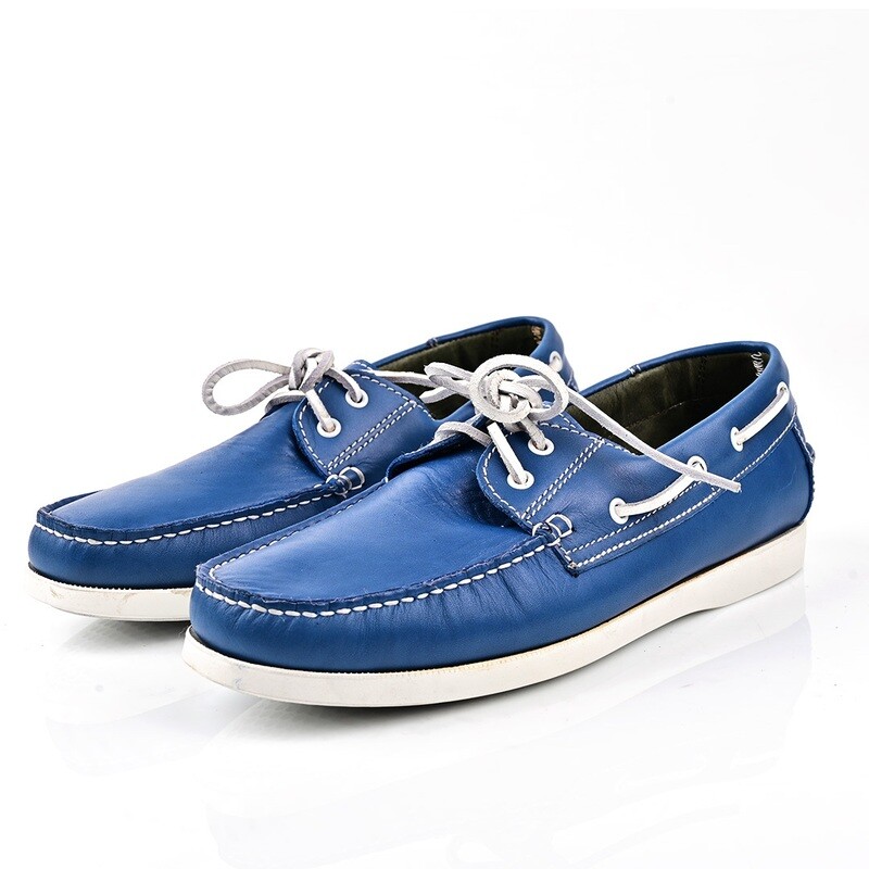 Bateau Bleu Ciel Avec  Lacet Blanc
