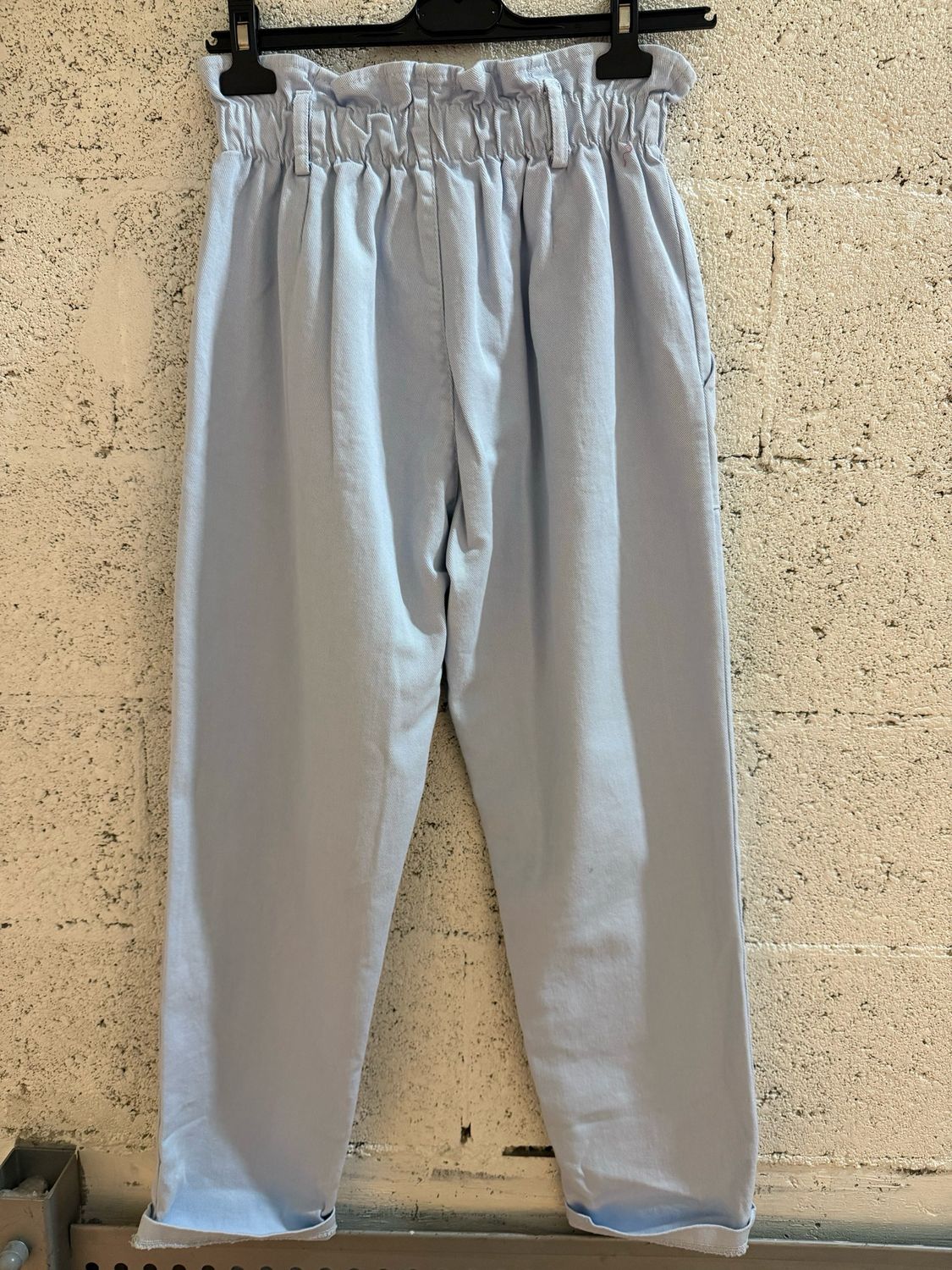 Pantalón “paperbag” azul claro