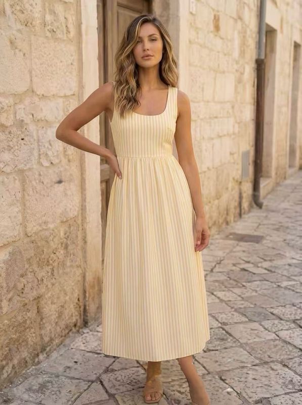 Vestido rayas amarillo claro.