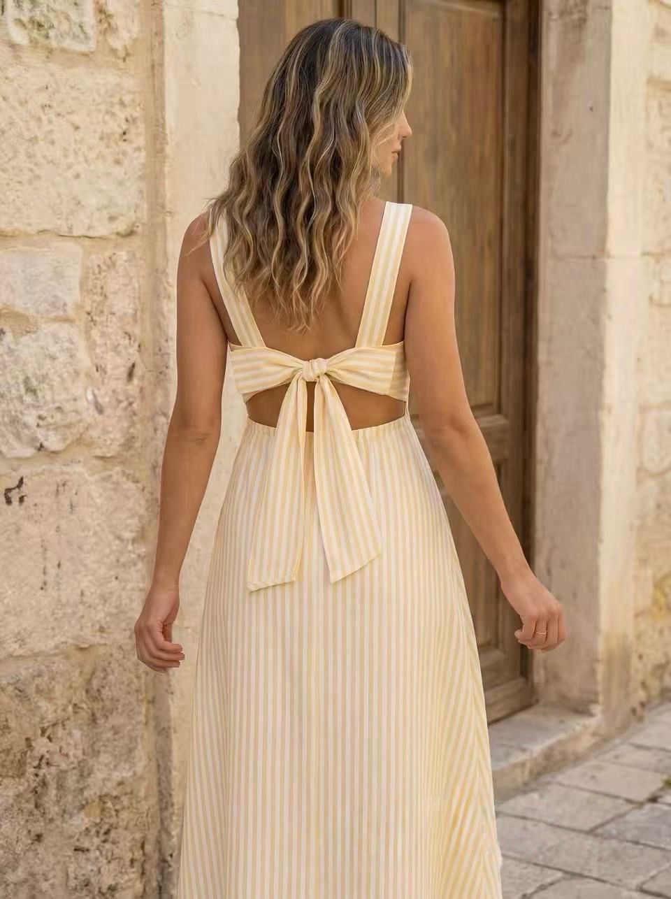 Vestido rayas amarillo claro.