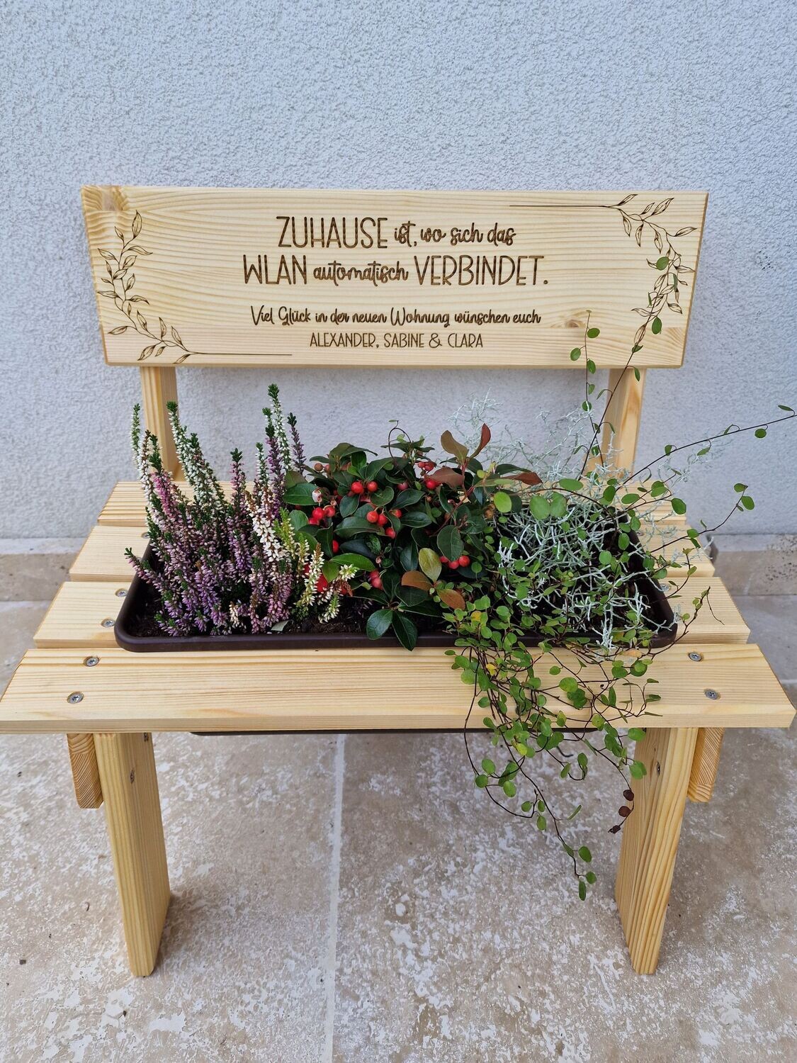 Holzbankerl "Zuhause WLAN"