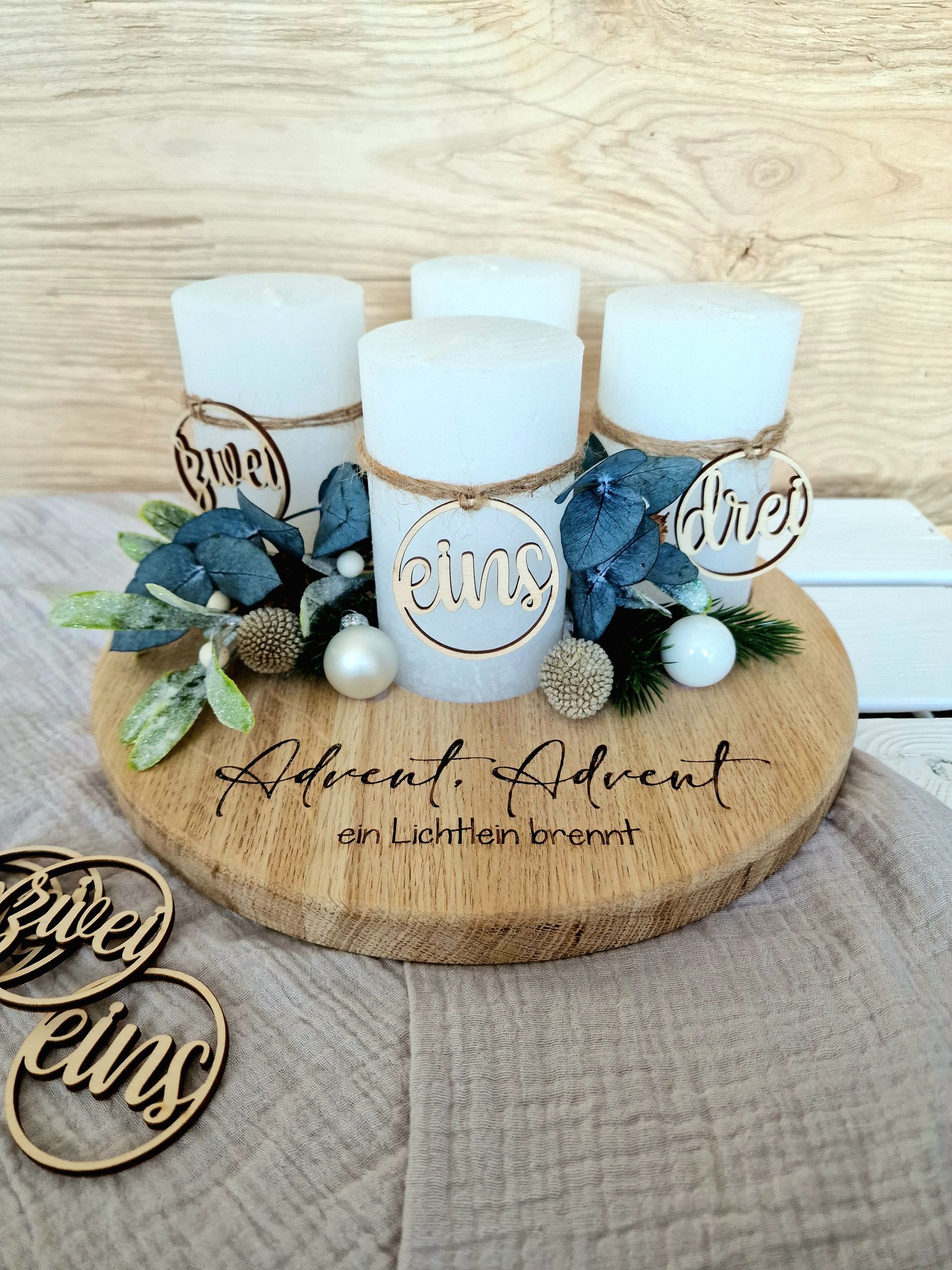 Adventkranzbrett mit Deko