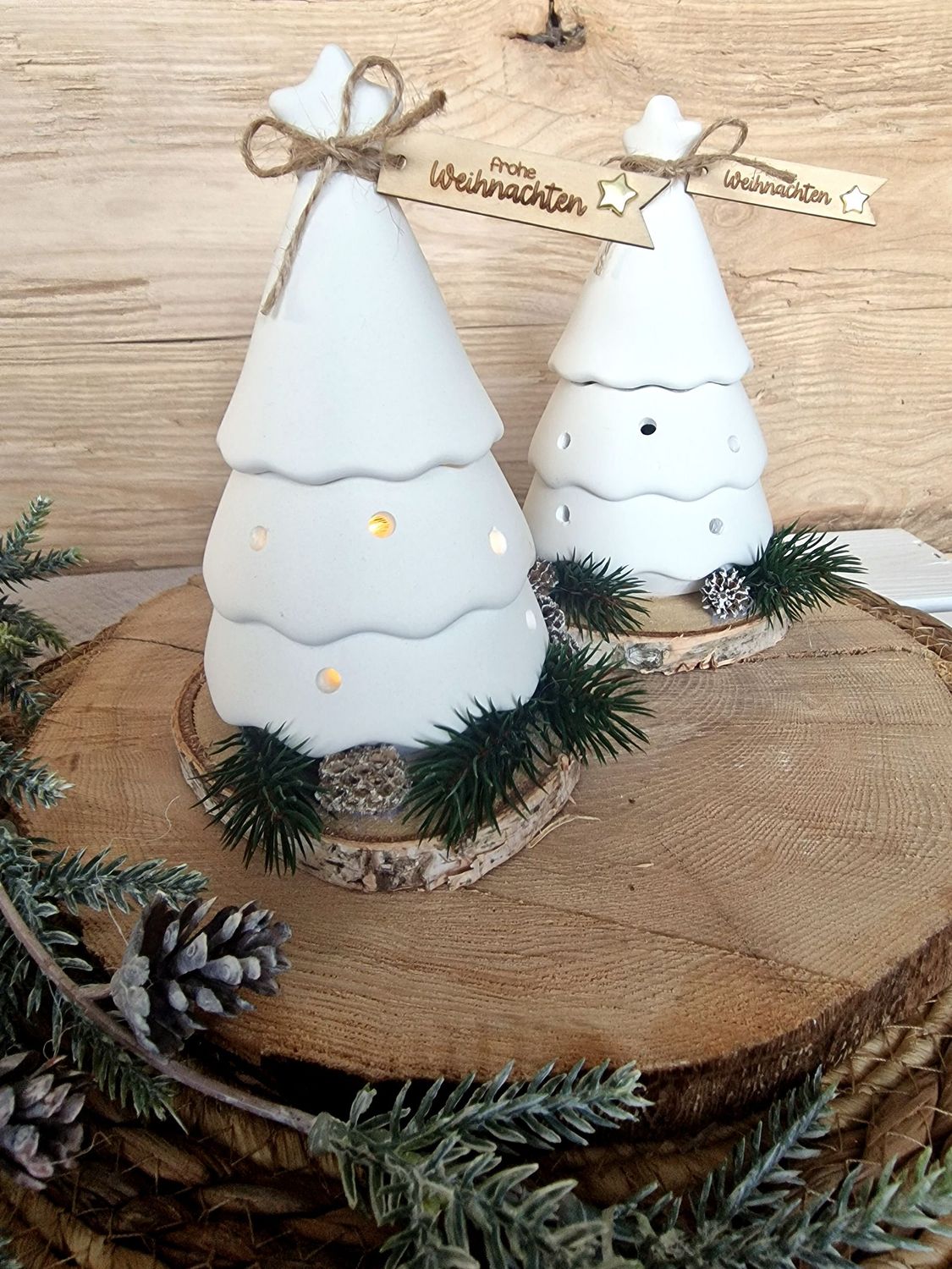 Weihnachtsbäumchen mit LED-Lichterkette