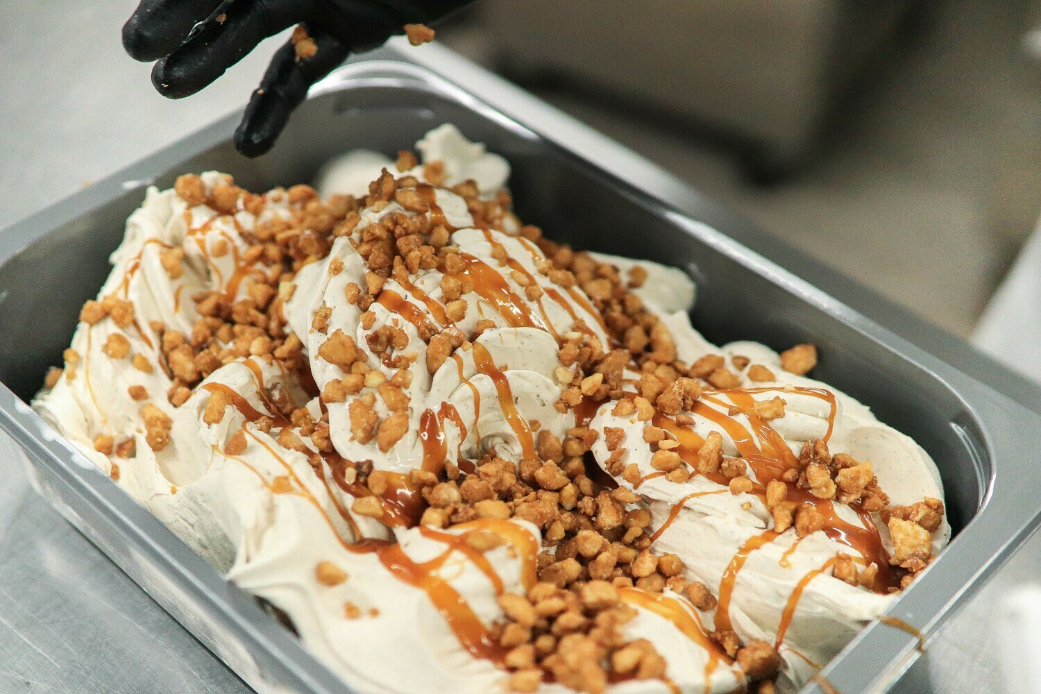 Gelat de Crema de Vainilla de Madagascar amb Nous de Macadàmia Garrapinyades Gelat de Crema de Vainilla de Madagascar amb Nous de Macadàmia Garrapinyades