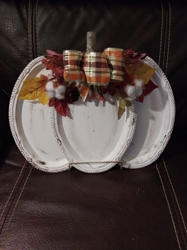 Pumpkin shelf sitter
