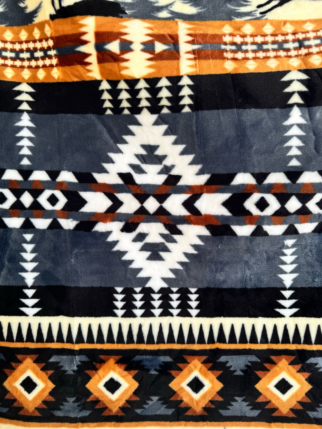 King - Grey/Black/Brown with Wolves