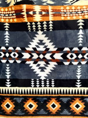 King - Grey/Black/Brown with Wolves