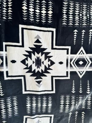 King - Black Background/White/Grey