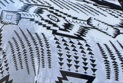 King - White Background/Black