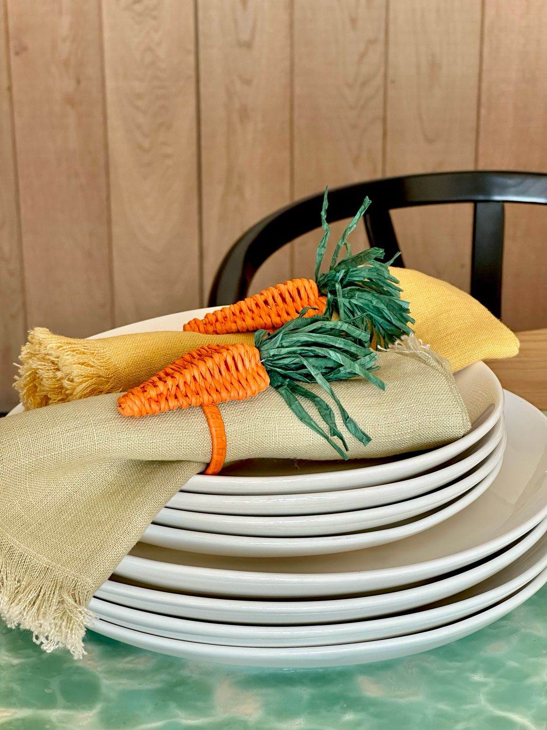 Set van wortel raffia servetringen