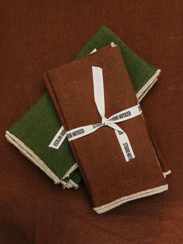 Set bruine linnen servetten