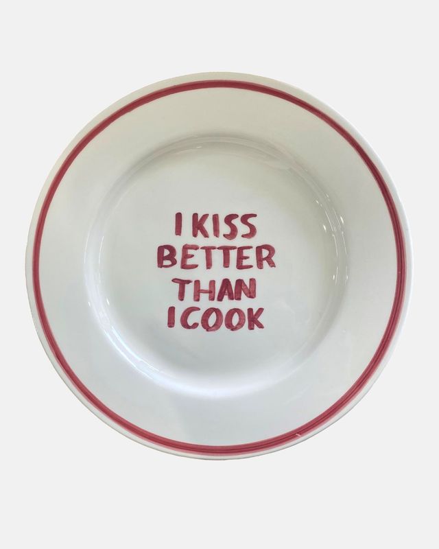 'I kiss better than I cook' bord