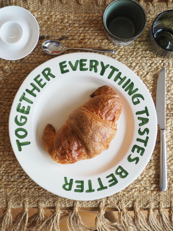'Together everything tastes better' bord